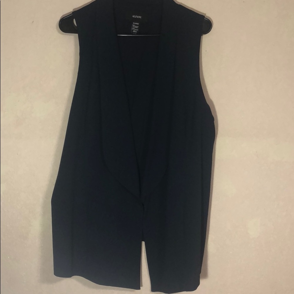 ALFANI SLEEVELESS BLAZER